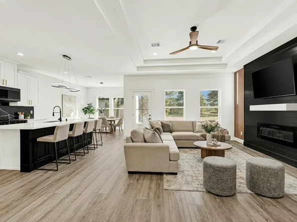 105 Bledsoe St, Prairie View, TX 77445