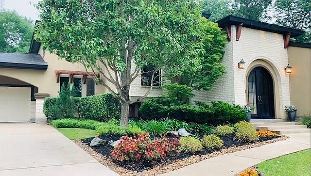 1st image of 205 E Blue Heron Dr
