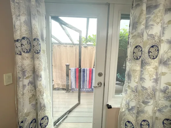 2963 Voorhies Avenue image 17 of 53