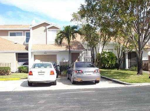 1st image of 534 Woodgate Cir