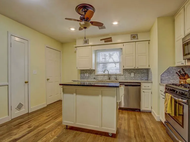 2409 S Gary Pl — Photo 4