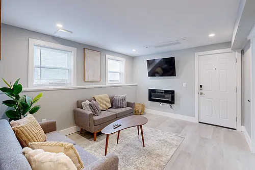 44 Hall St Photo 1