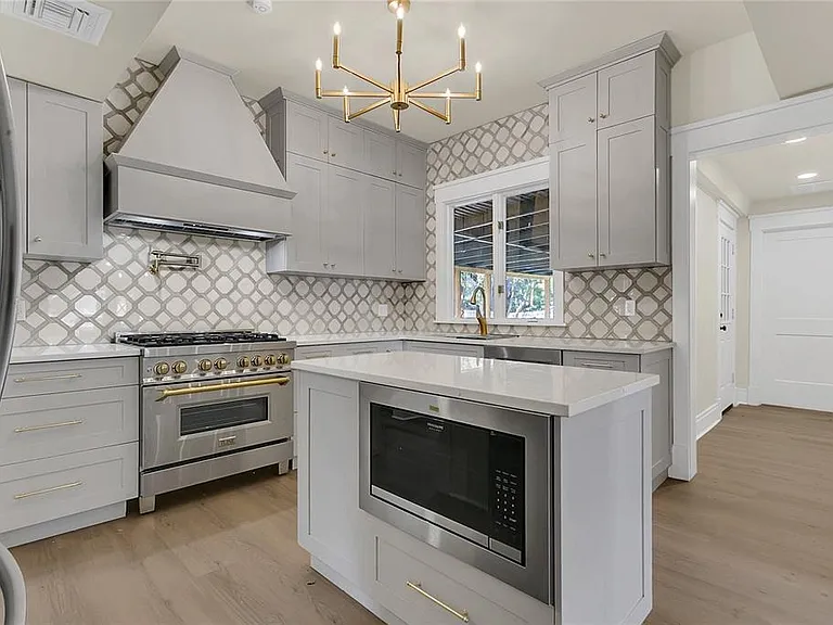 226 Elliott Ave — Photo 3