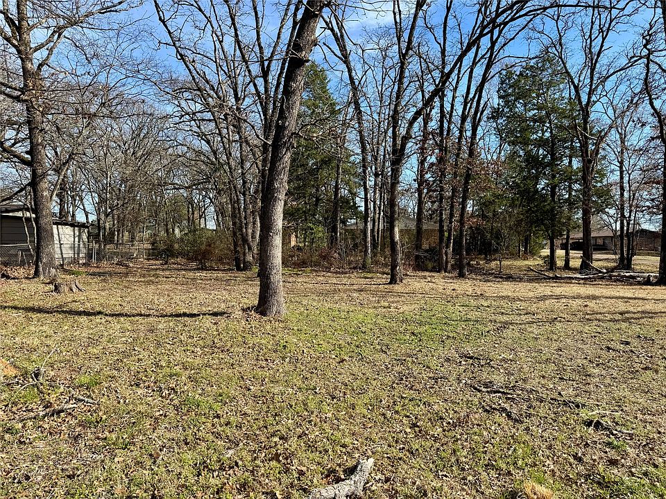 2nd image of 1353 Shady Ln