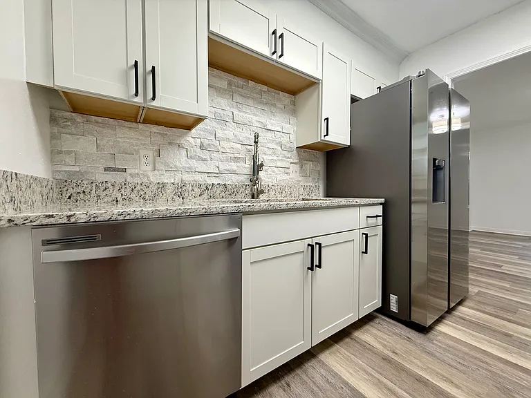 6481 Colonial Dr — Photo 4