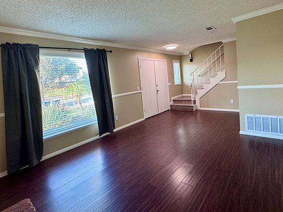 Formal living/dining room