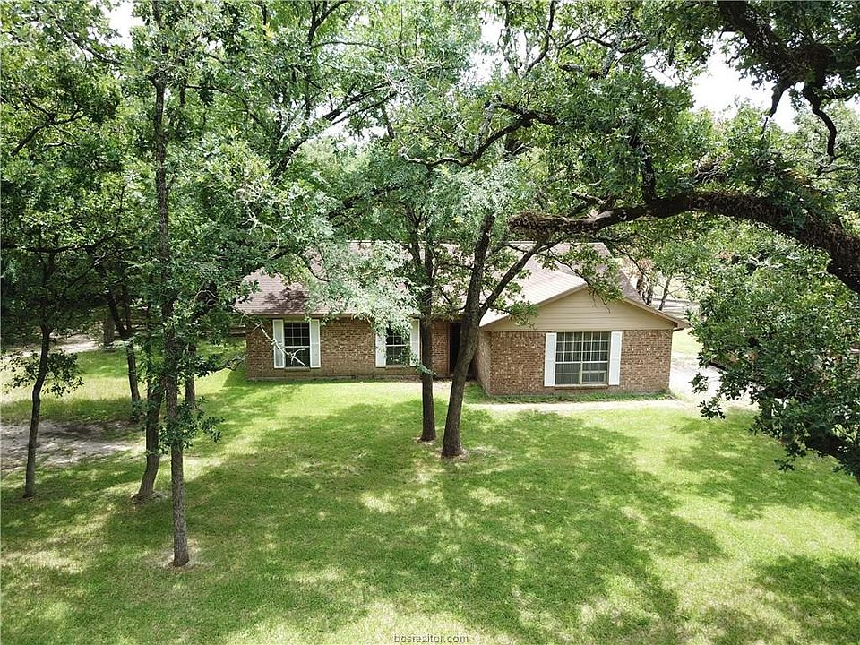 1st image of 1613 S Oaks Dr