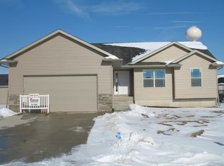 4574 Hunter St, Palo, IA 52324