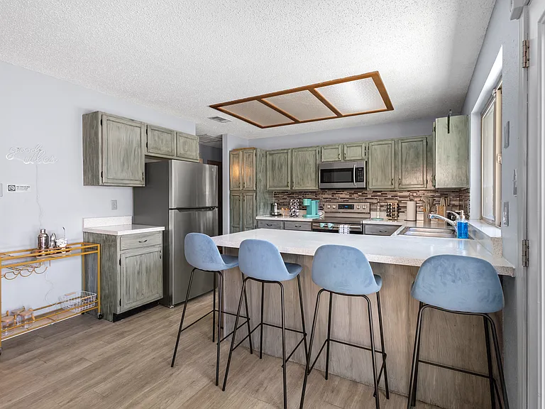 2445 Claremont Dr — Photo 46