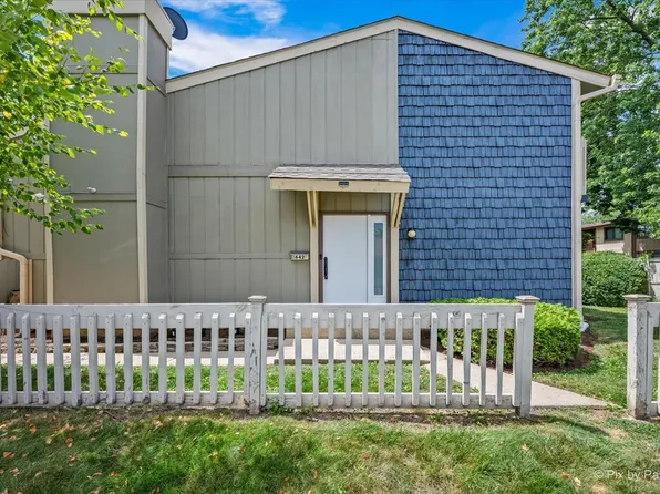 642 Glacier Trl, Roselle, IL 60172