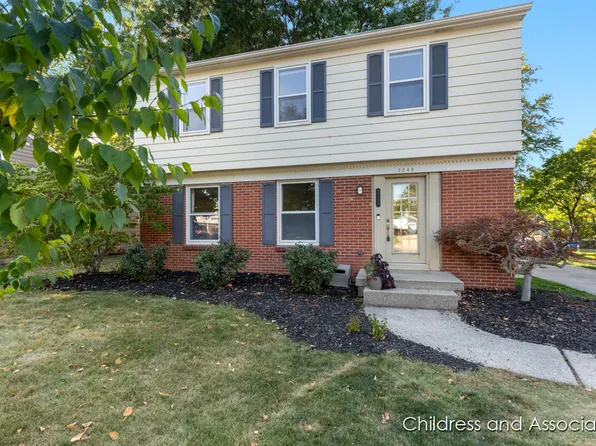 2245 Ridgewood Ave SE, Grand Rapids, MI 49546