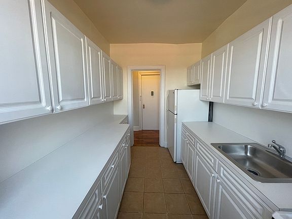 5th image of 32-35 30th St #Cc3