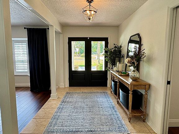 4th image of 605 Sweetwater Club Cir