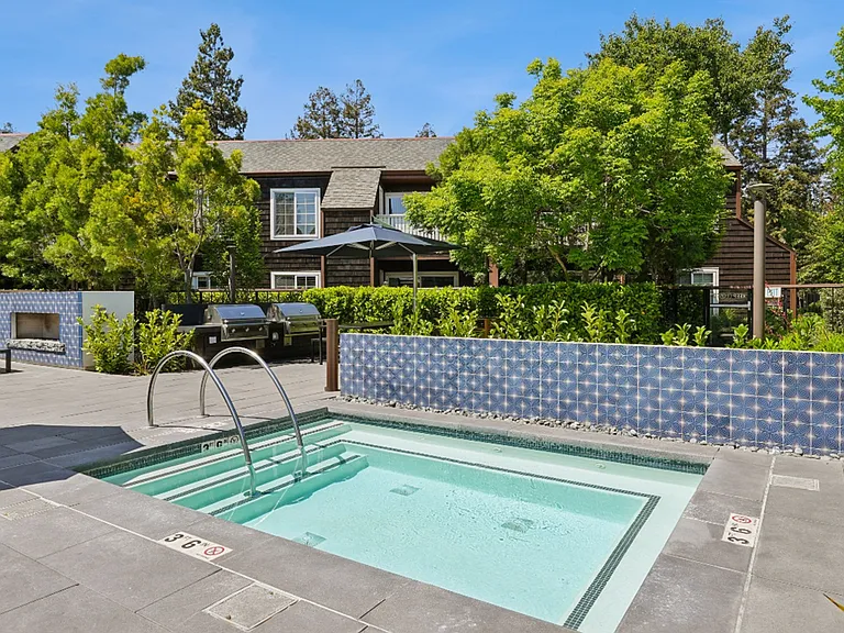 Grove Apartments — Photo 10
