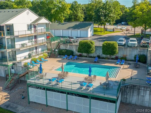 1401 W Harbour Towne Dr, Lake Ozark, MO 65049