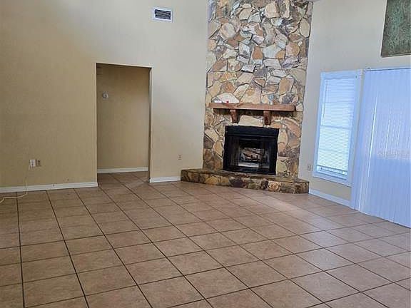 3rd image of 710 Stillview Cir