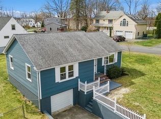 14 Stanley Ave, Dracut, MA 01826