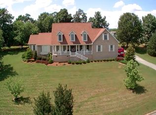 1622 Foxfire Cir, Seymour, TN 37865
