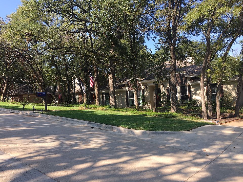 1st image of 217 Phoenix Dr