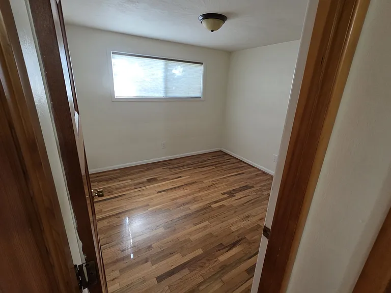 210 Stadium Dr S — Photo 9