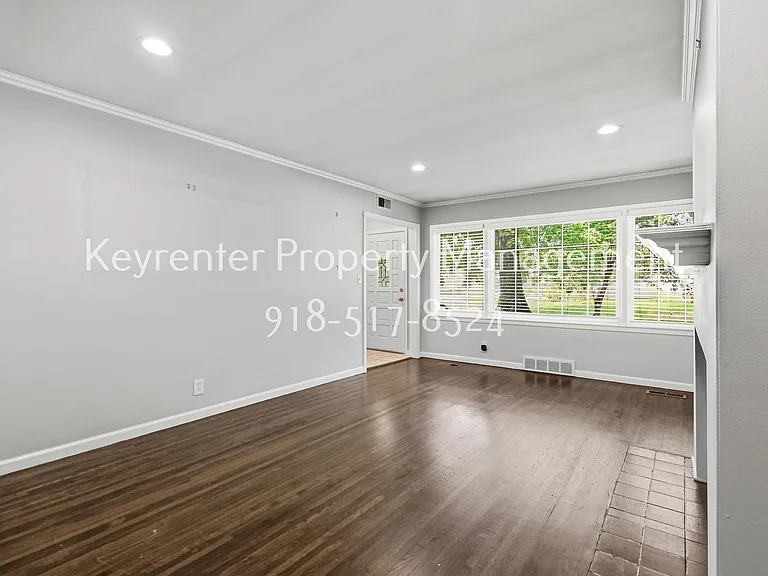 3325 S Yorktown Ave — Photo 4