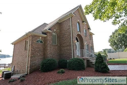 1st image of 9756 Riviera Dr