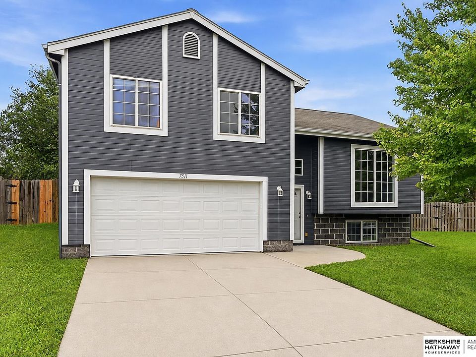 1st image of 7511 N 73rd Cir