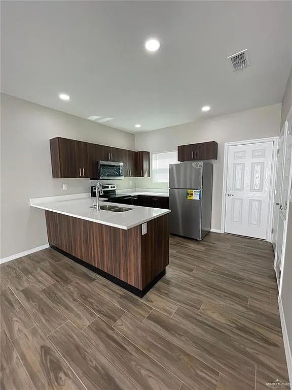 1 bed, 1.0 bath, 900 sqft, $900 — Photo 3