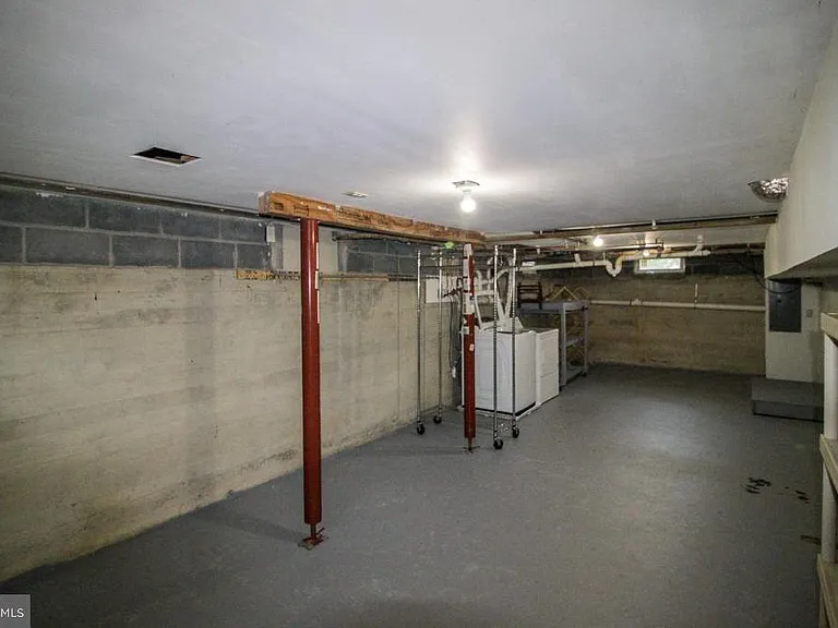 429 S Washington St — Photo 18