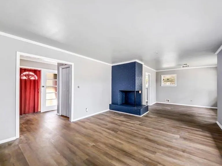 2363 Robin Hood Rd — Photo 4
