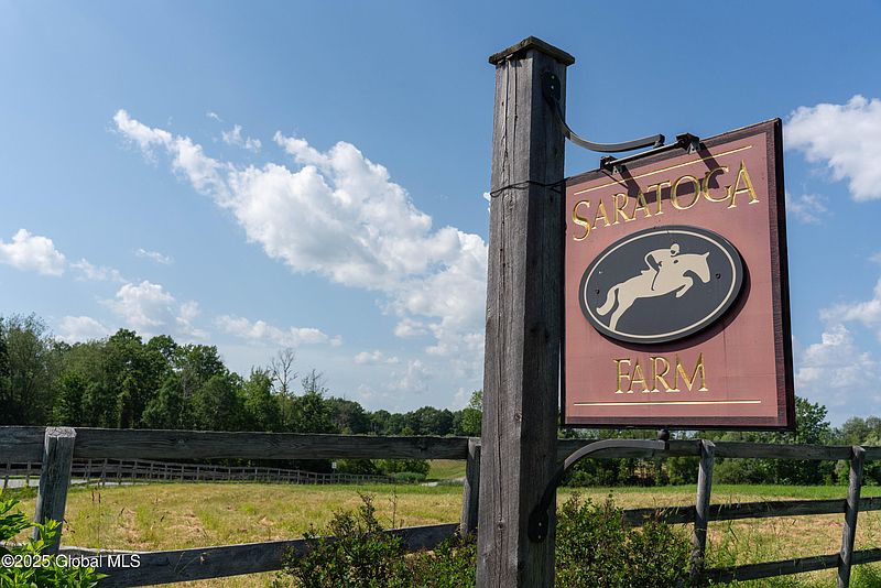 5th image of 4 Saratoga Farm Road Road
