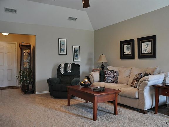 4th image of 422 Amanda Ct