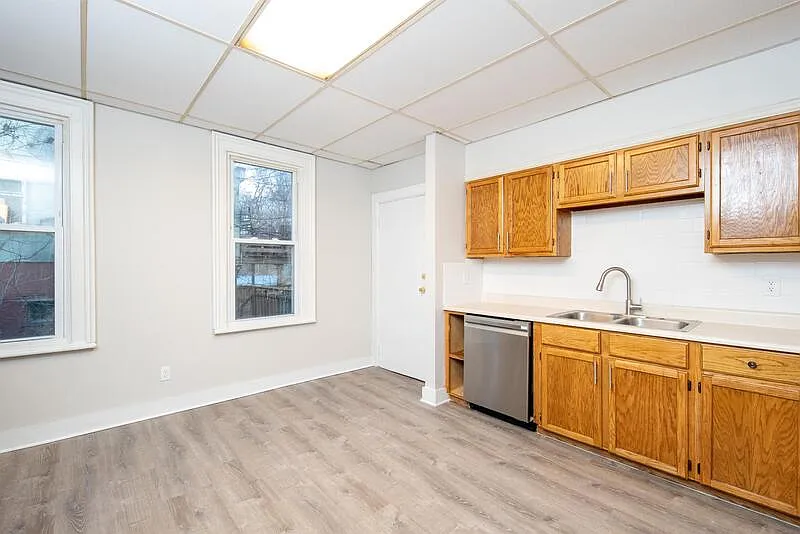 2 bed, 1.0 bath, 1000 sqft, $1,225 — Photo 2