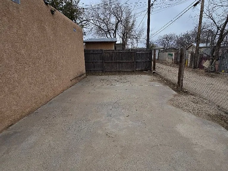 915 Walter St SE — Photo 4