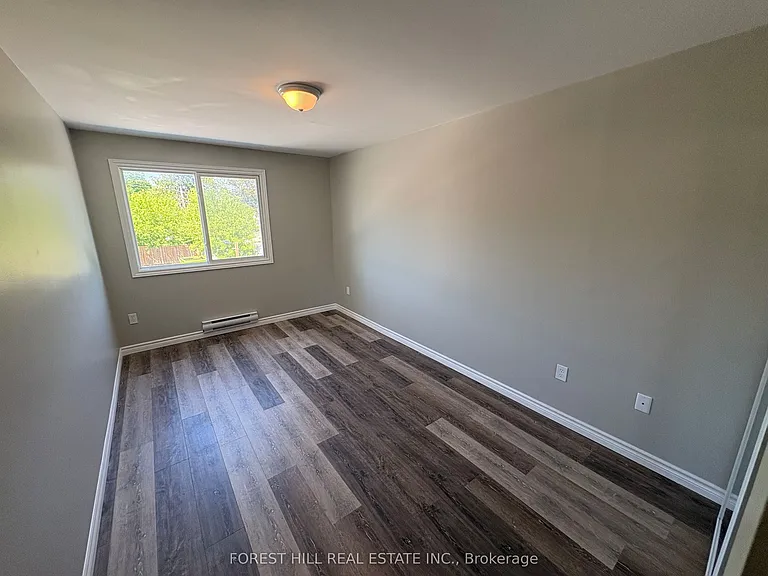 130 King St E #4 — Photo 8