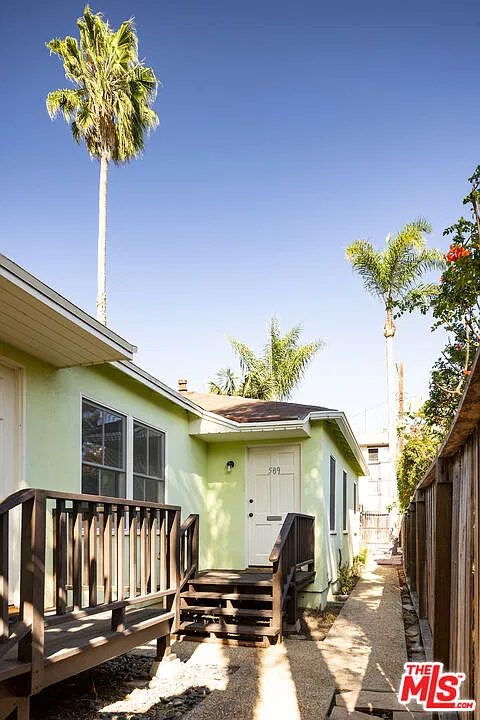 2 bed, 1.0 bath, 950 sqft, $4,300 — Photo 4