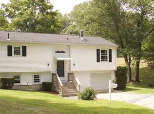 29 Lindberg Ave, Amesbury, MA 01913