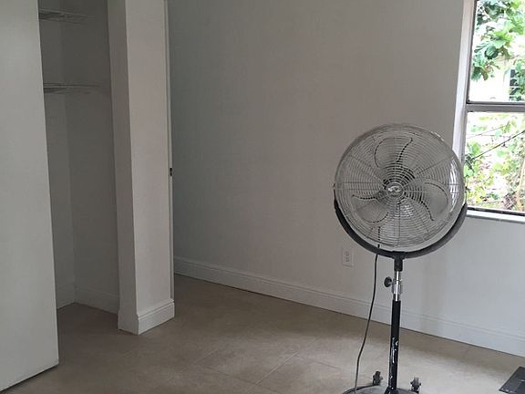 2nd image of 1809 SW 10th St #3-1