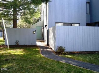 6 Honeysuckle Ln, Ridgefield, CT 06877