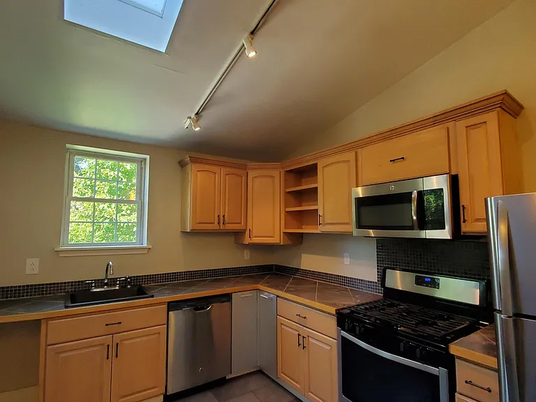 1413 Porterfield St — Photo 15