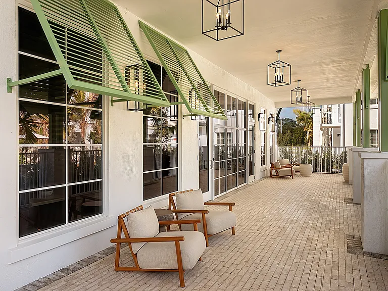 Marlowe Naples — Photo 29