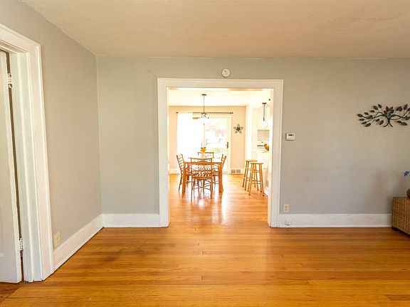 3rd image of 806 E Eckman St
