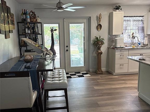 4th image of 2702 SE 17th Pl