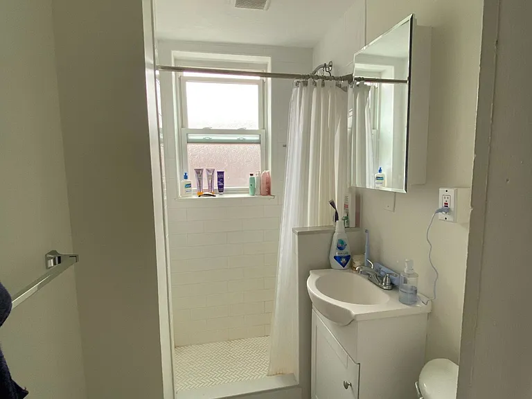 220 Hanover St #27 — Photo 25