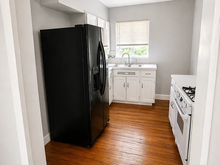 2331 Cincinnati Ave — Photo 5