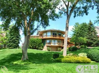 10765 Oxbow Lakeshore Dr, White Lake, MI