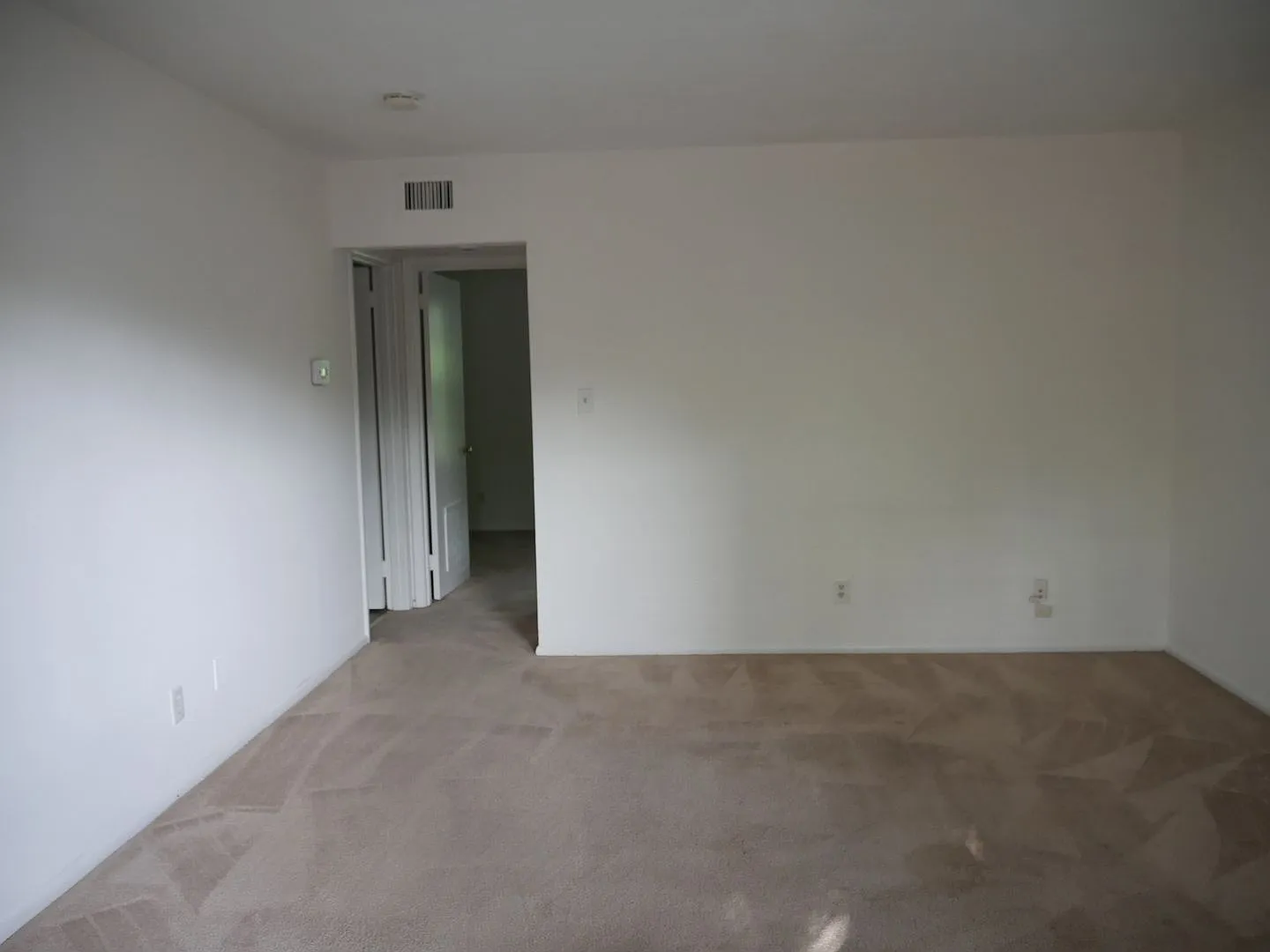 Extra Nice - Private - Upper Level 1 Bedroom! — Photo 3