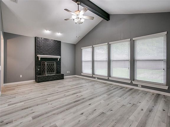 5th image of 2824 Meadowbrook Dr