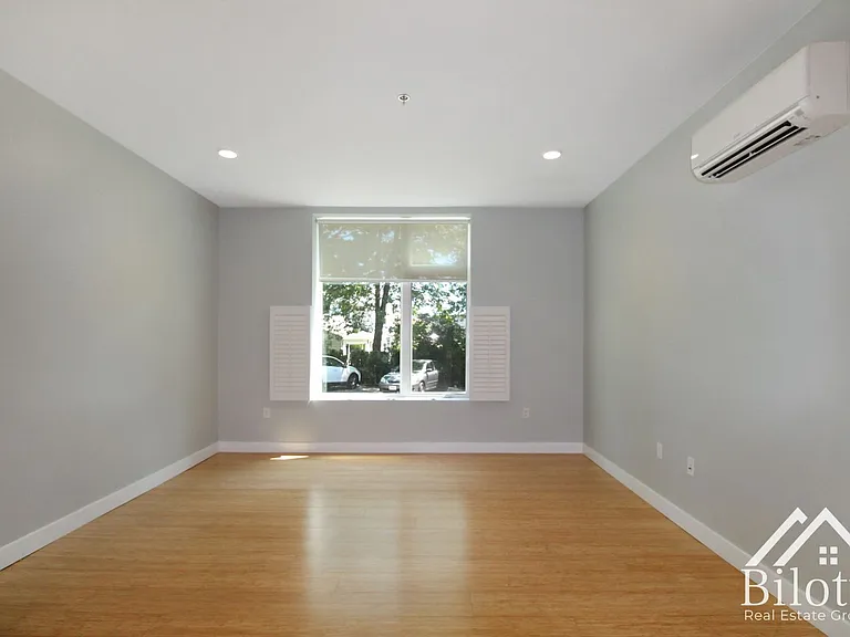101 Hillside Ave East Side of Providence — Photo 4