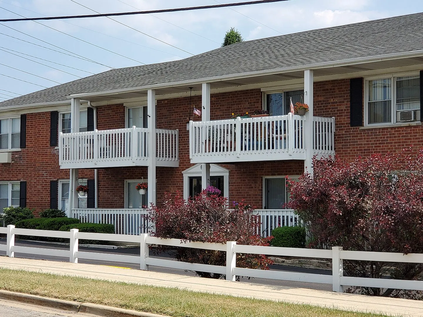 Maple Apts — Photo 2